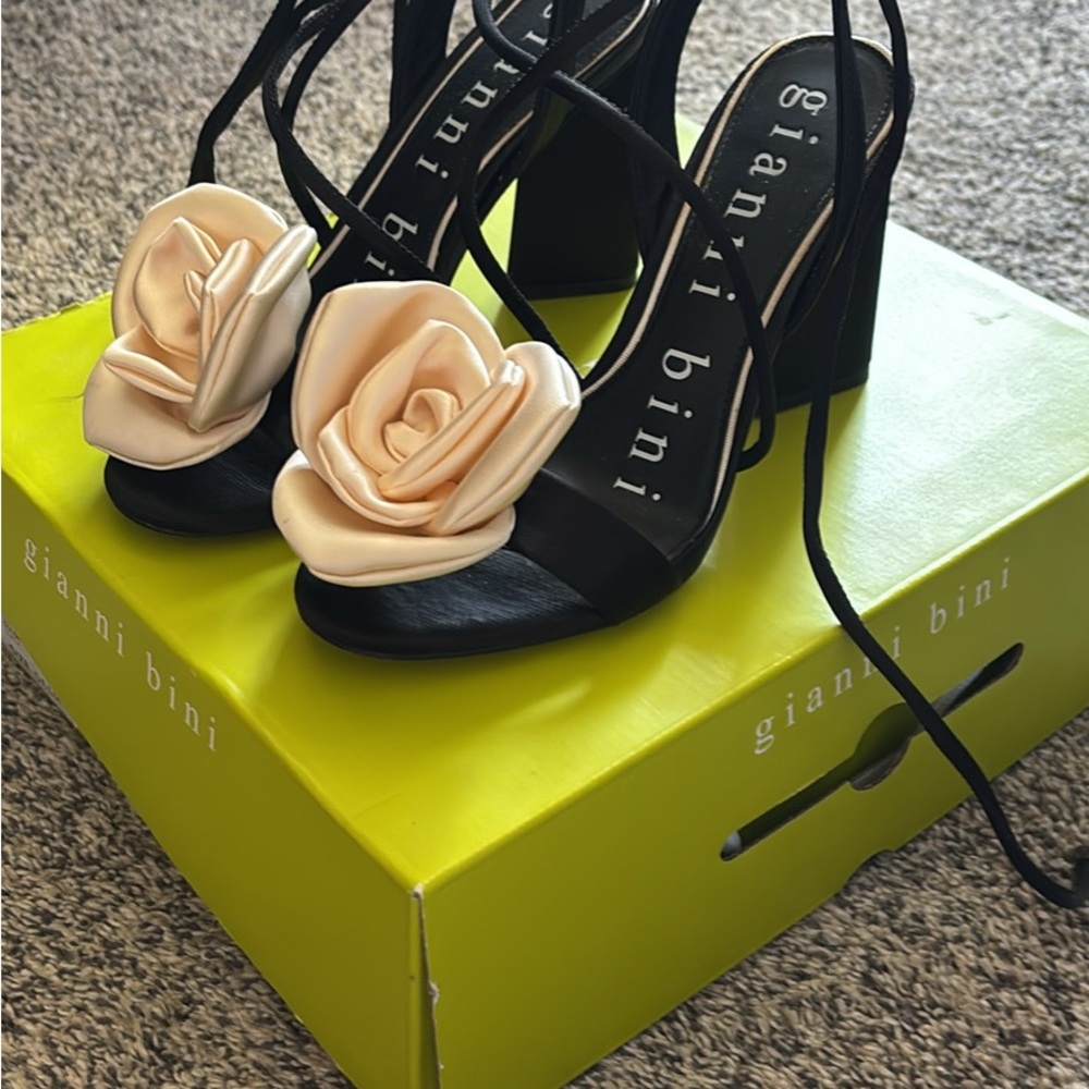 Worn once! Gianni Bini Black and Cream Floral Heels - Picture 5 of 7